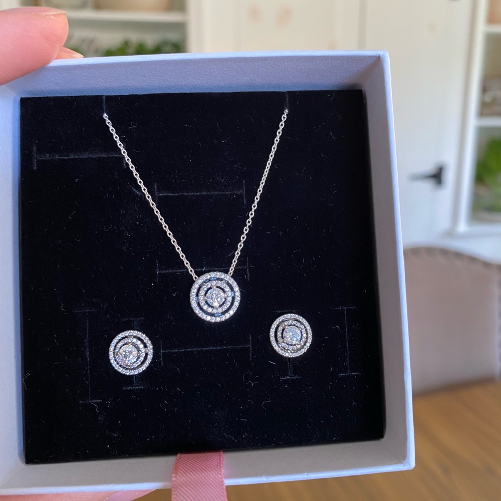 Pandora Silver Necklace and Earring Set with Circular Pendant - Picture 2 of 4